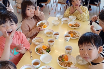 園での生活の様子_給食