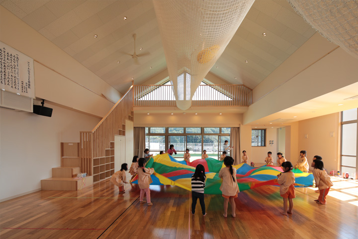 ネット遊具のあるアスレチックホール